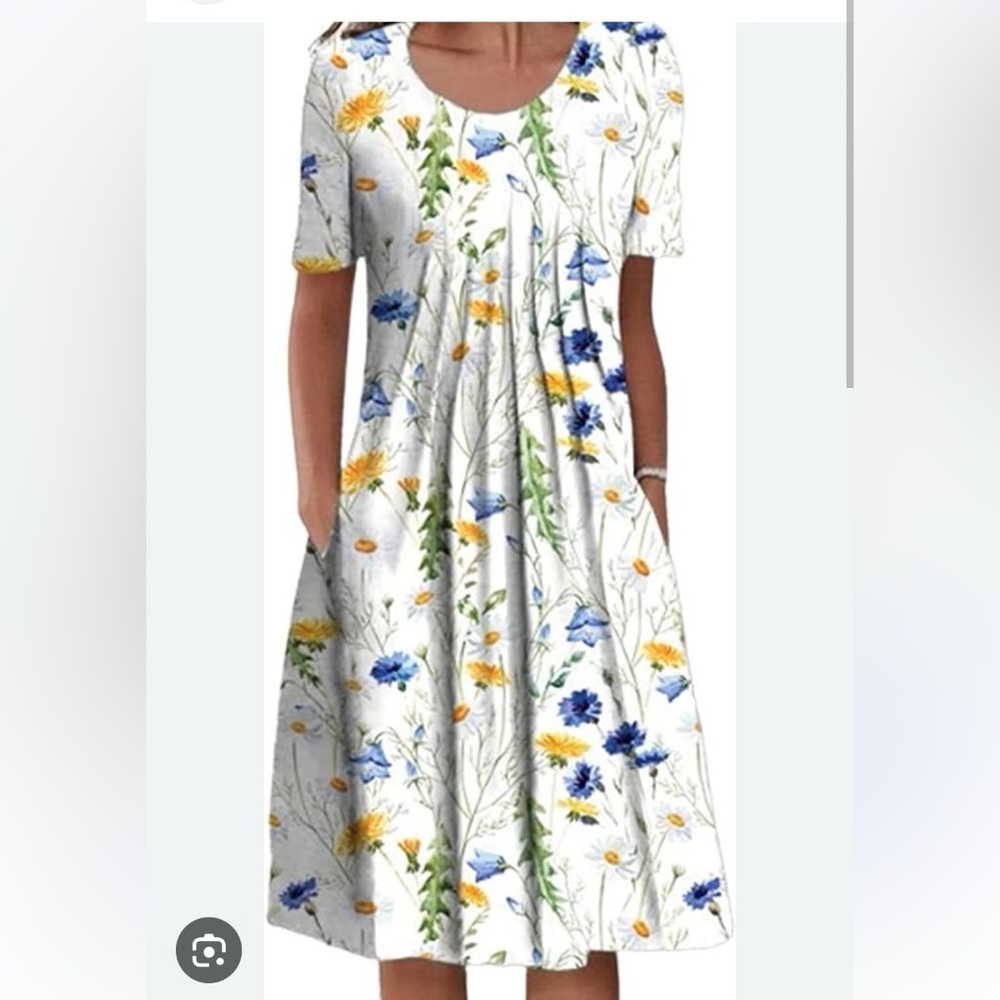 Beautiful Floral A dress in Small - NEW!